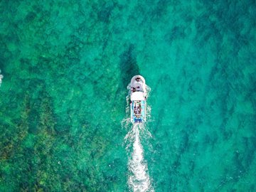 Private boat Labuan Bajo to Padar island